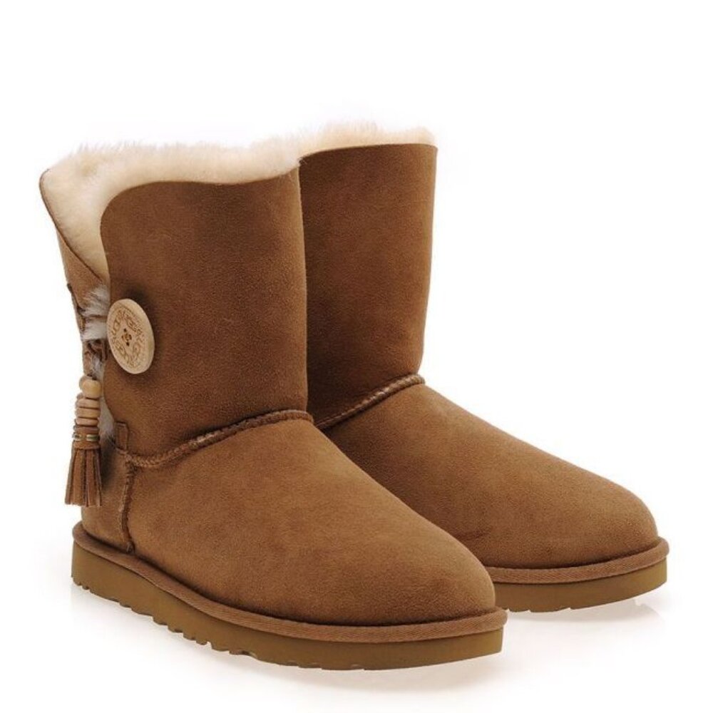 New In Box UGG Bailey Charms Button Short Sheepskin Boot In Chestnut